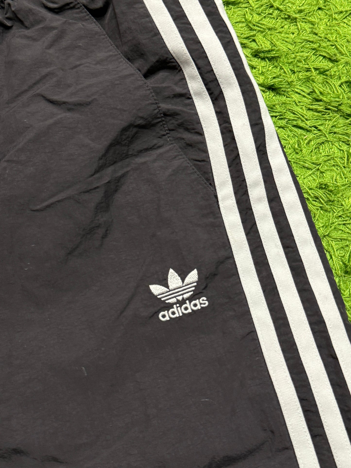 Spodnie ortalionowe czarne Adidas Originals Firebird track pants