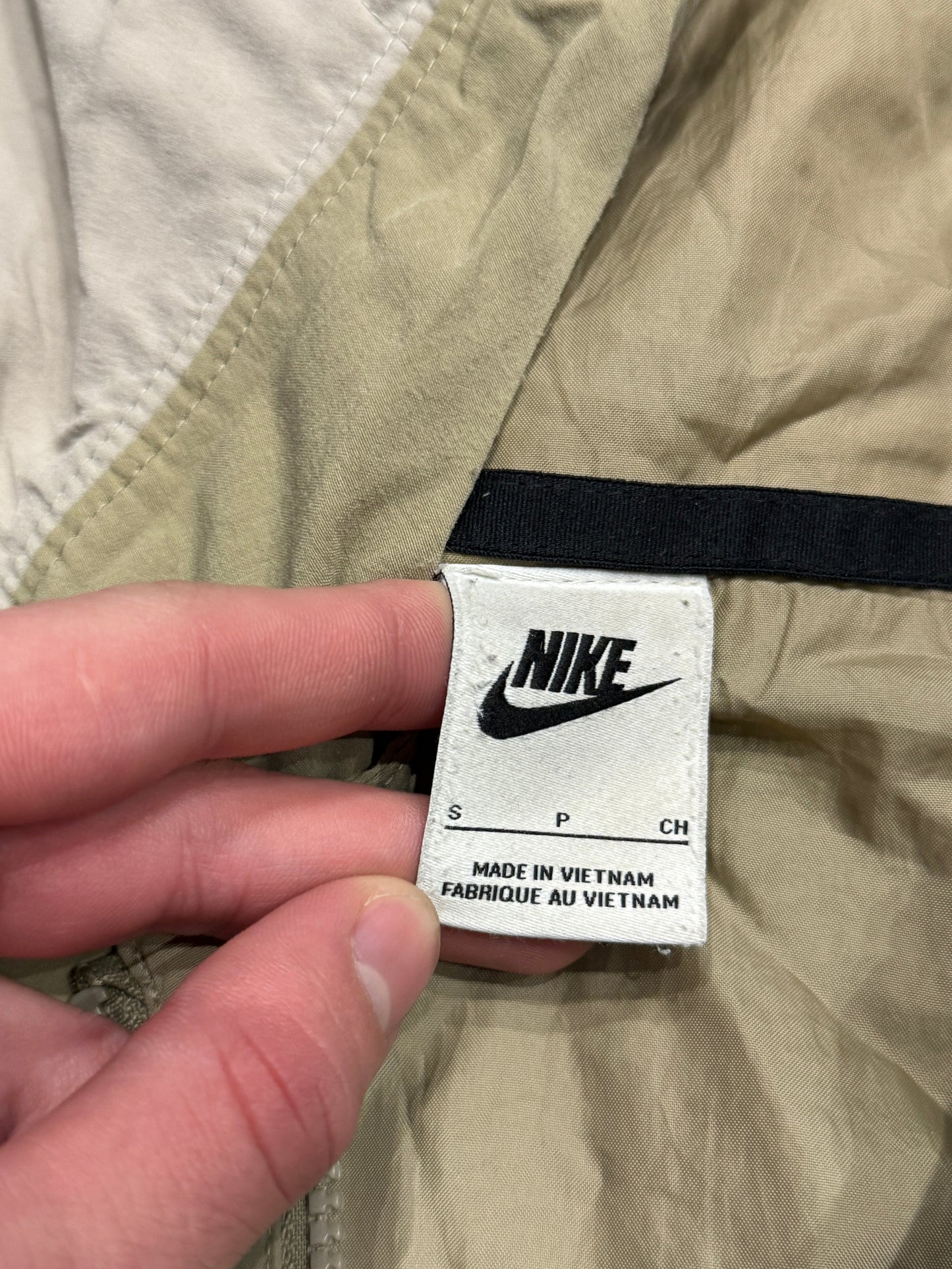 Kurtka wiatrówka Nike Air beżowa