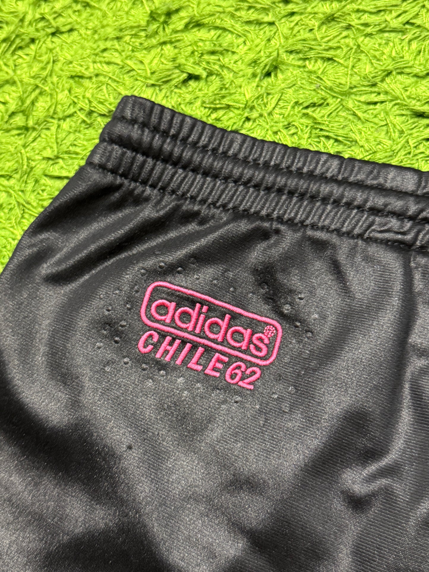 Spodnie dresowe czarne Adidas Originals Chile 62' Firebird viral