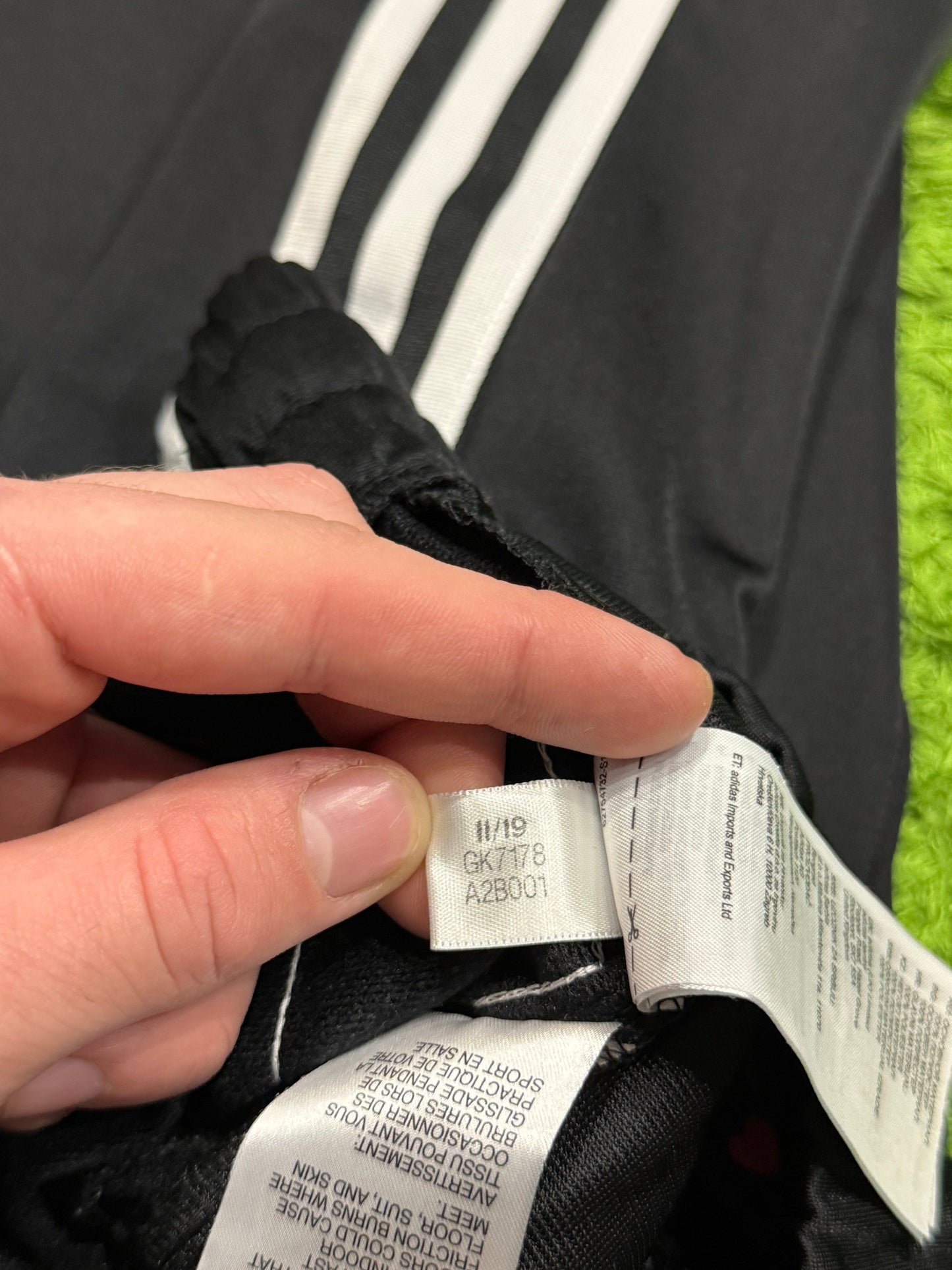 Spodnie dresowe czarne z kwiatkami Adidas Originals Firebird baggy pants