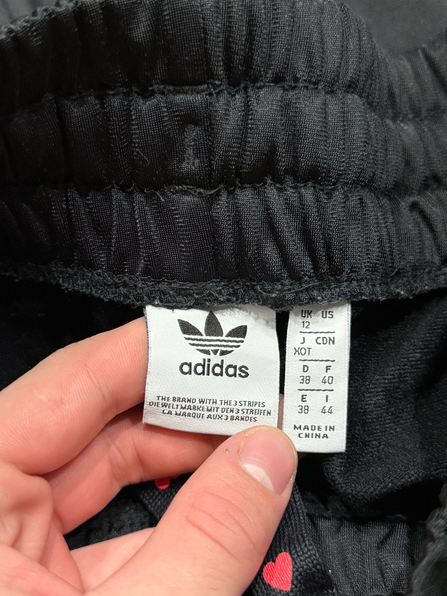 Spodnie dresowe czarne z kwiatkami Adidas Originals Firebird baggy pants