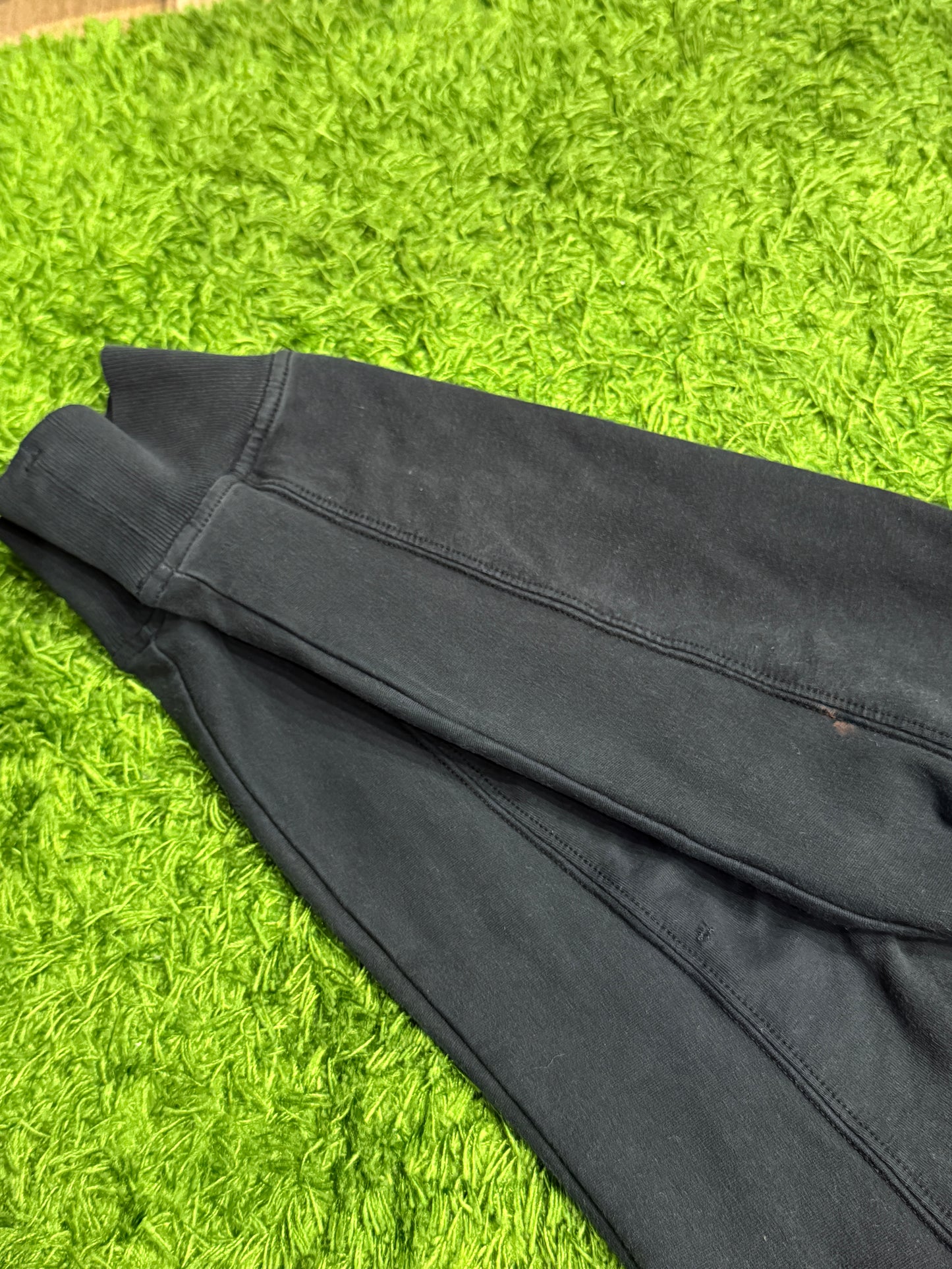 Czarna bluza Stone Island z patką