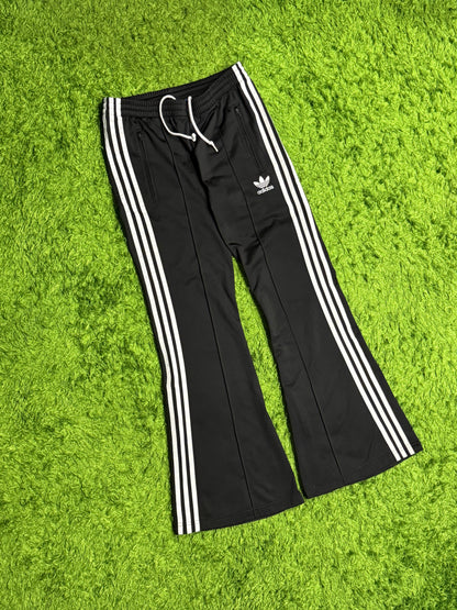 Spodnie dresowe czarne Adidas Originals Firebird dzwony
